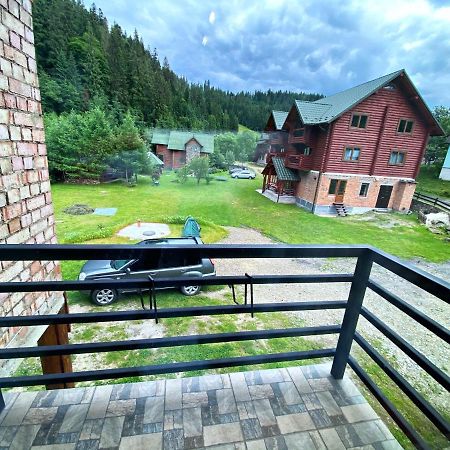 Під Магурою Hotell Vorochta Exteriör bild