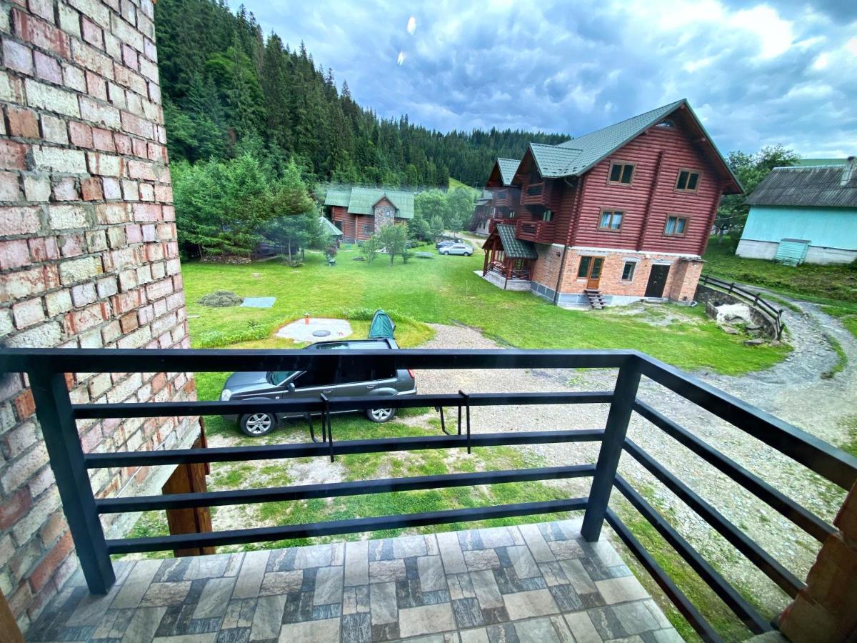 Під Магурою Hotell Vorochta Exteriör bild